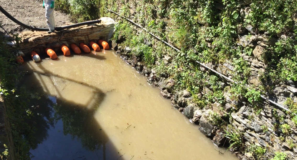 Petrolio nel Polcevera, paura a Fegino: acqua marrone dai rubinetti