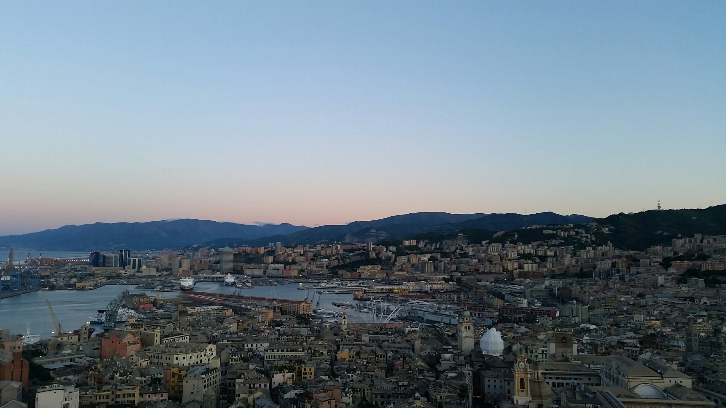 In Liguria giornata con cielo sereno, vento forte e temperature in calo 