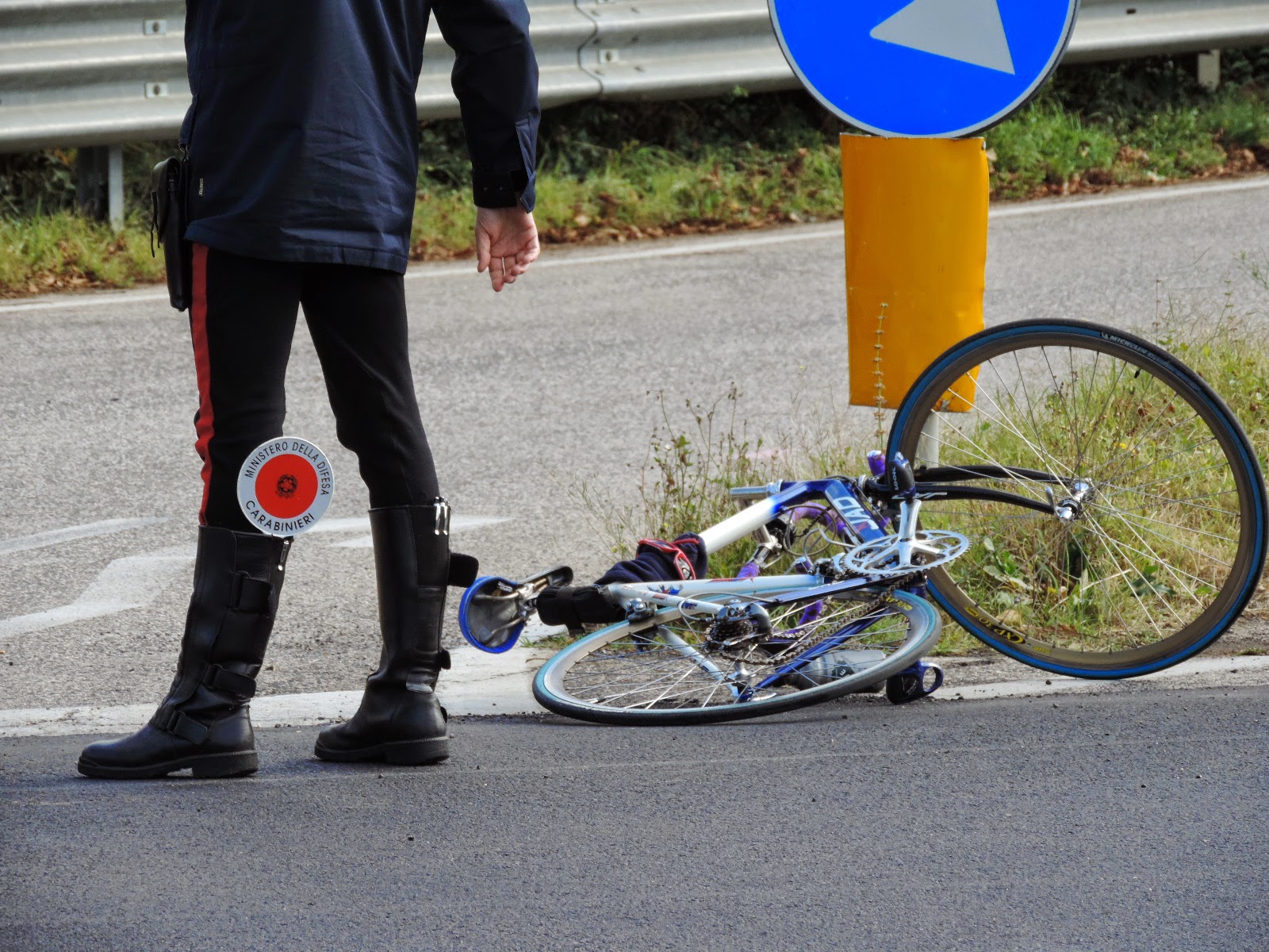 Ciclista investito da un camion, in codice rosso al Santa Corona di Pietra Ligure