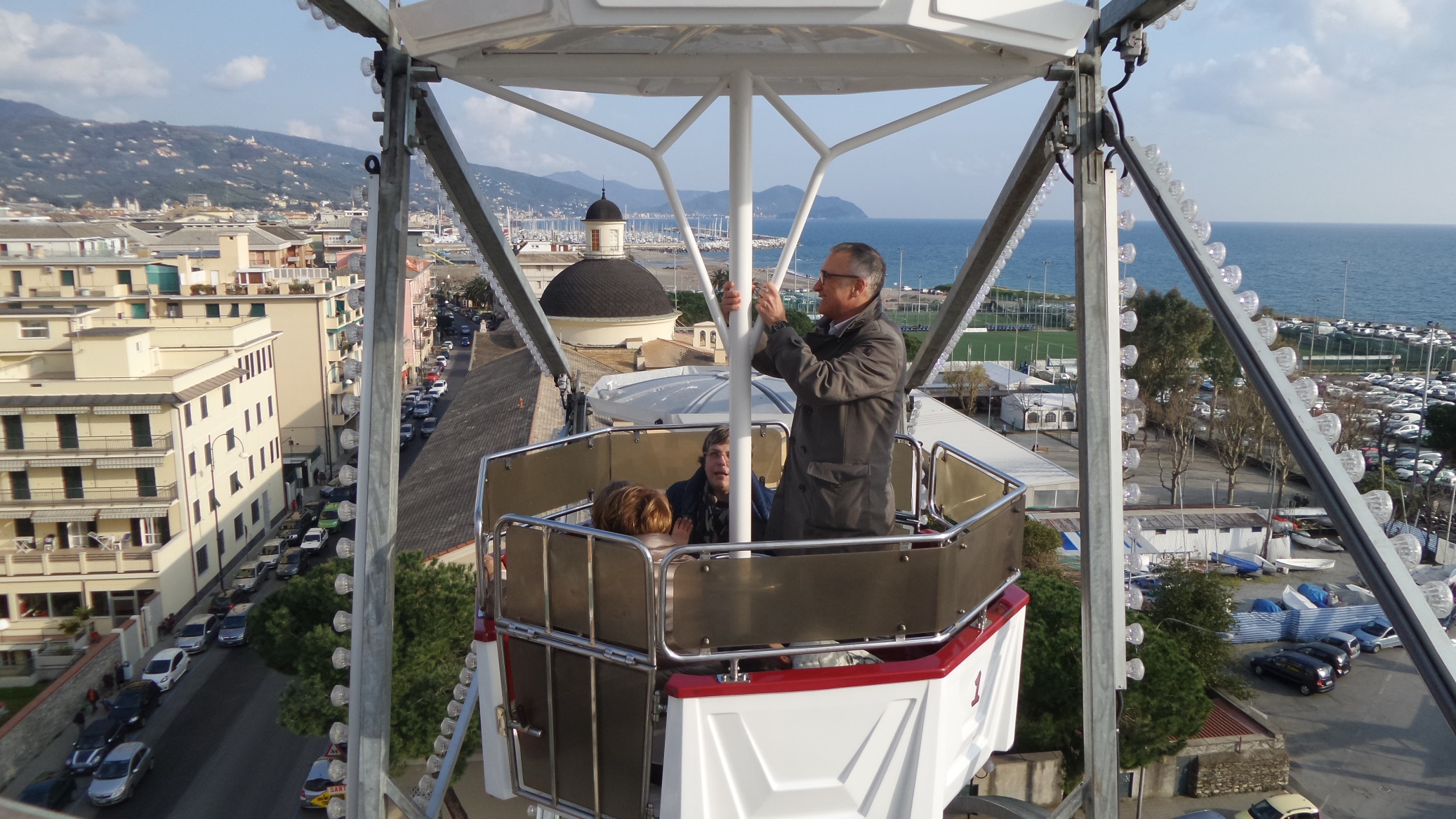 Torna la Ruota panoramica a Chiavari, sabato gratis fino alle 15