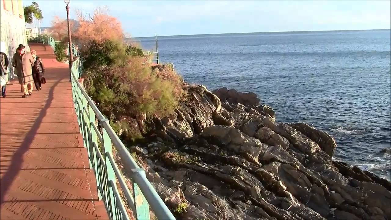 Erosa la scogliera sotto la passeggiata di Nervi, stop alle attività sul mare