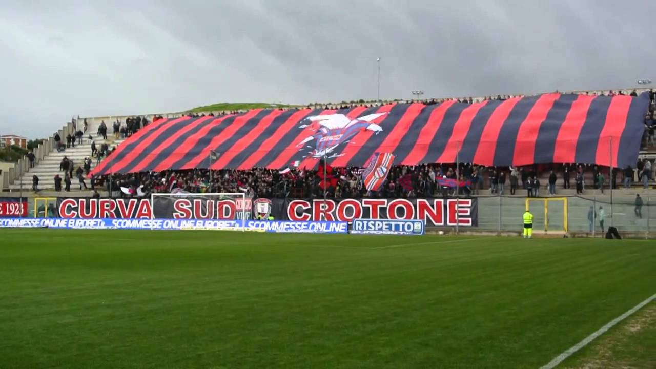 Tifoso dell'Entella perde 1700 euro, glieli riconsegna supporter del Crotone