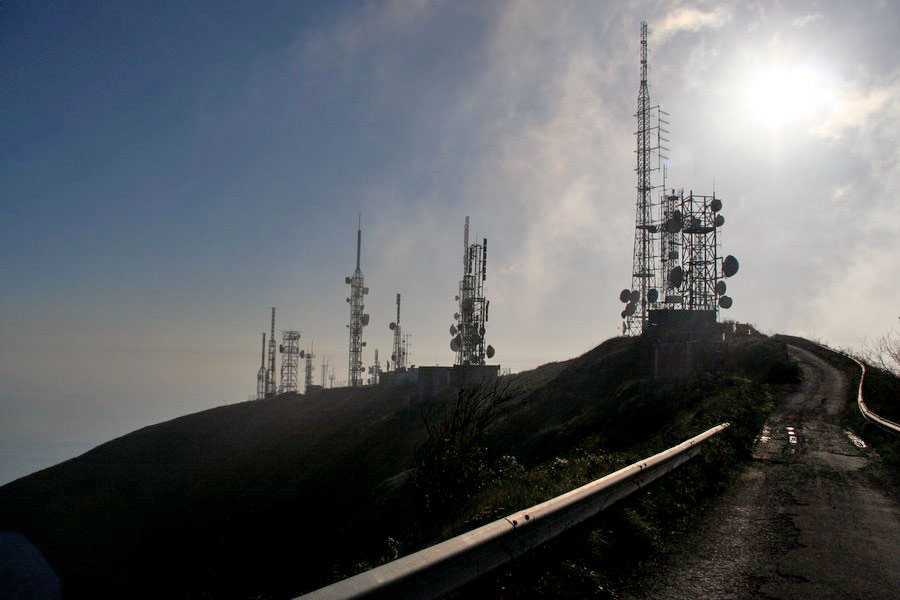 Gli anarchici sabotano un ripetitore telefonico: 