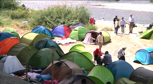 Migranti, Ioculano ordina lo sgombero della tendopoli 