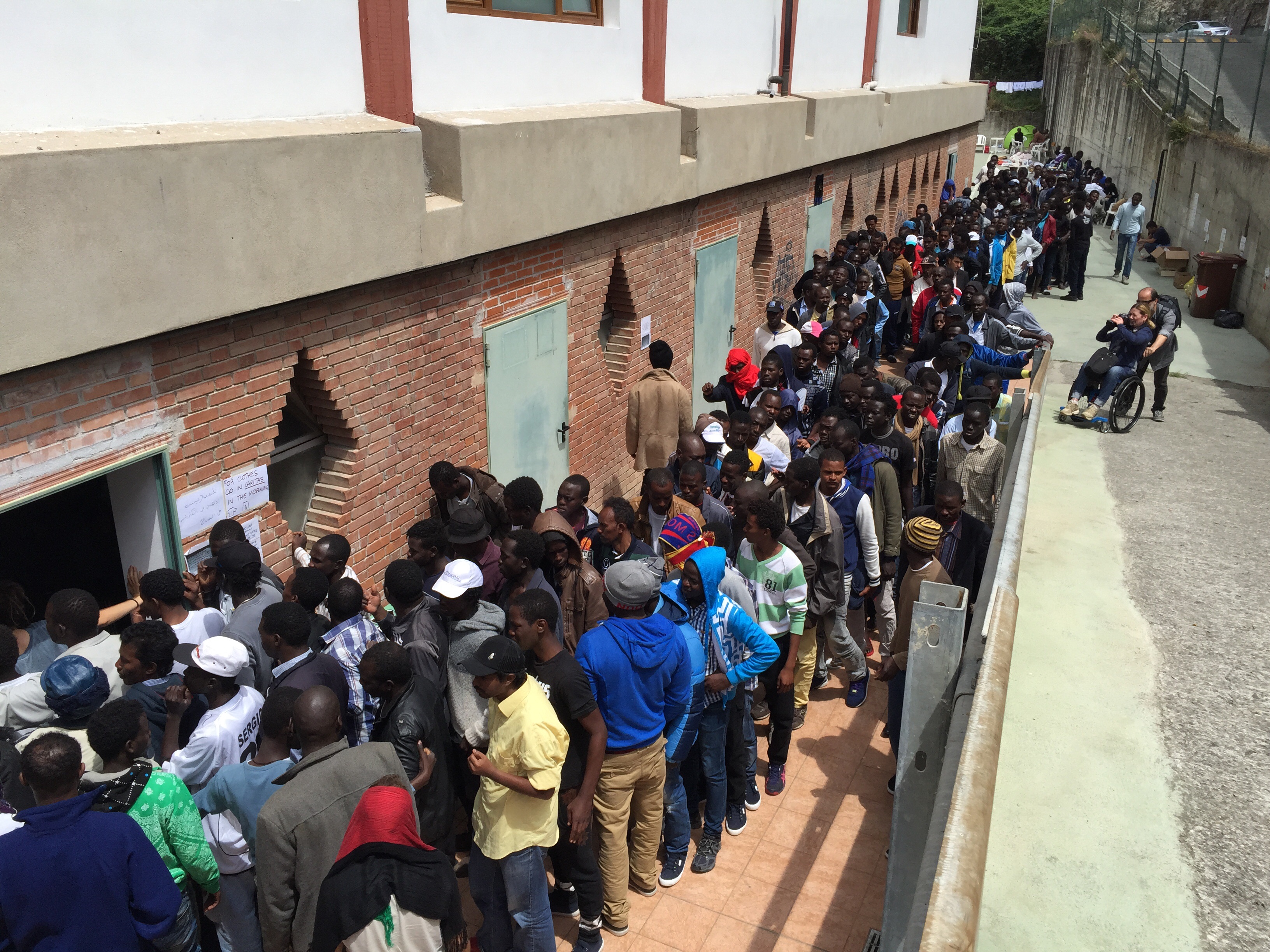 Migranti a Ventimiglia, è ancora emergenza: incontro vescovo-sindaco sull'accoglienza