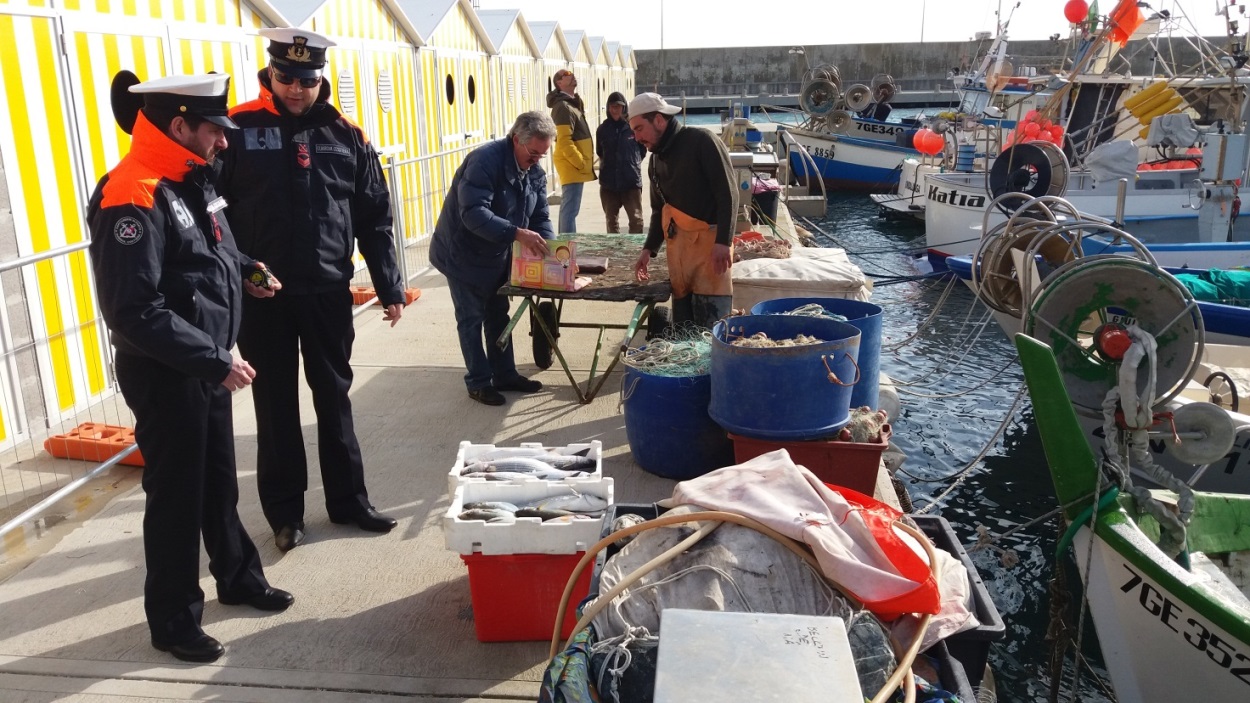 Pesca sportiva e ristoranti etnici nel mirino della Capitaneria di Porto