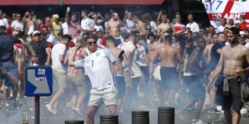 Euro 2016: di nuovo scontri tra tifosi a Lille, Russia rischia espulsione dal campionato