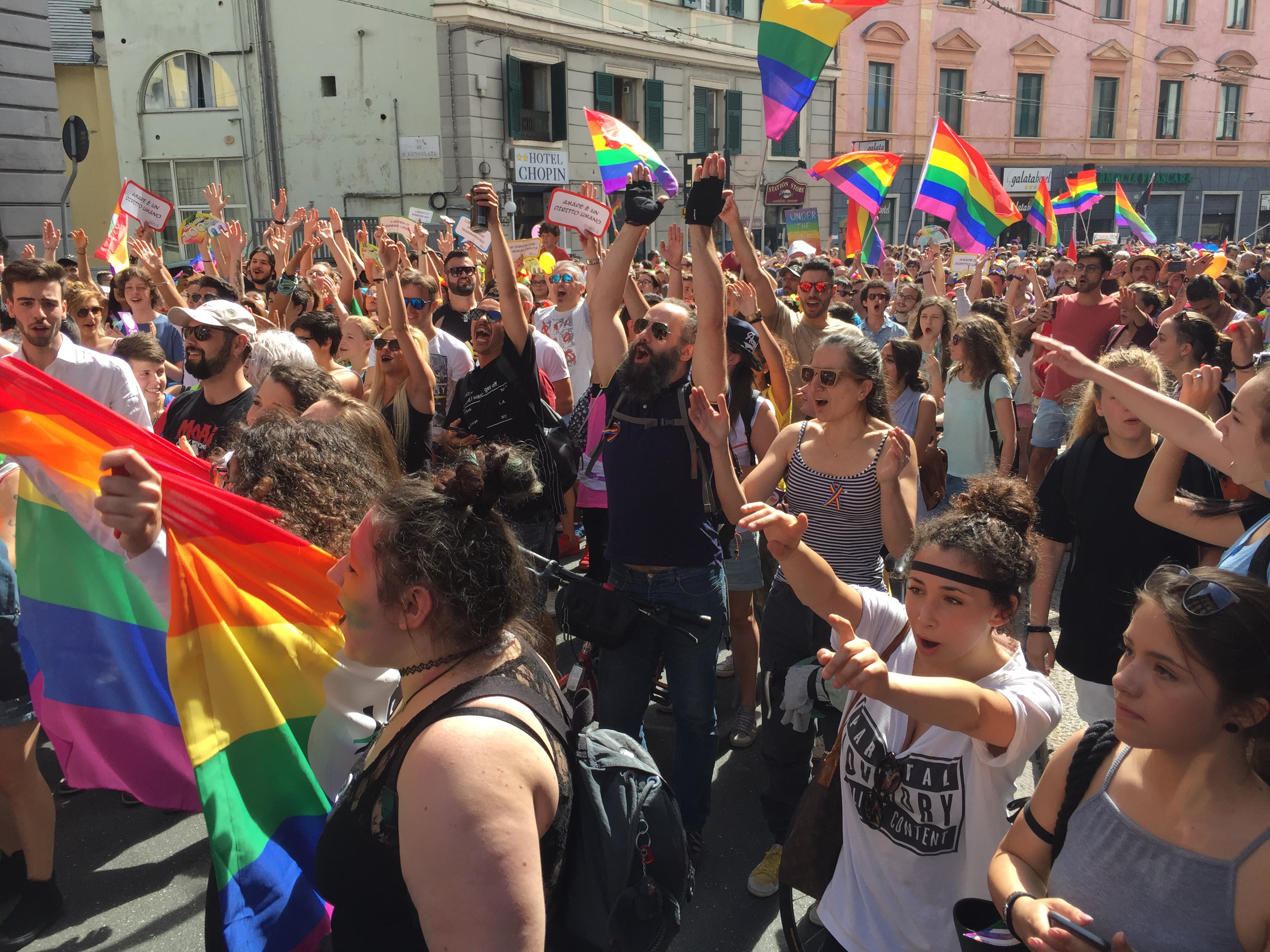 Oltre cinquemila persone al Liguria Pride, corteo per le vie della città 