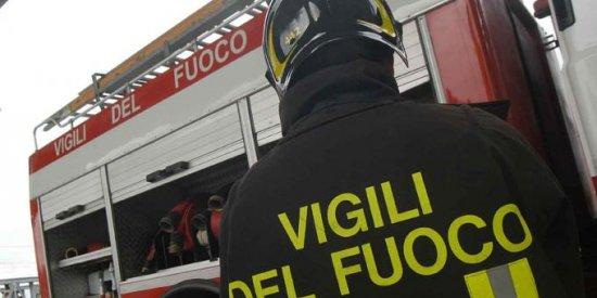 Paura a Imperia, va a fuoco una minicar delle poste 