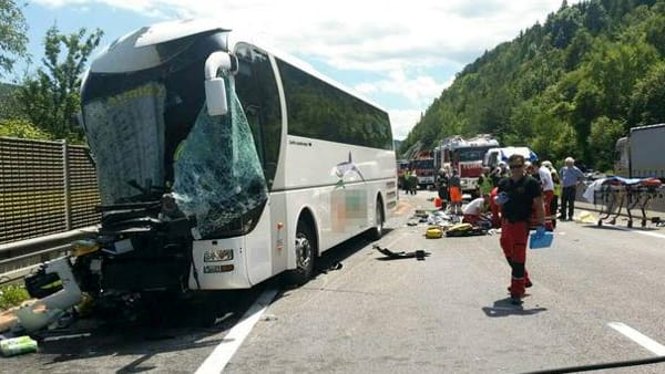 Scontro bus-tir vicino a Vienna: 46 italiani feriti, alcuni gravi