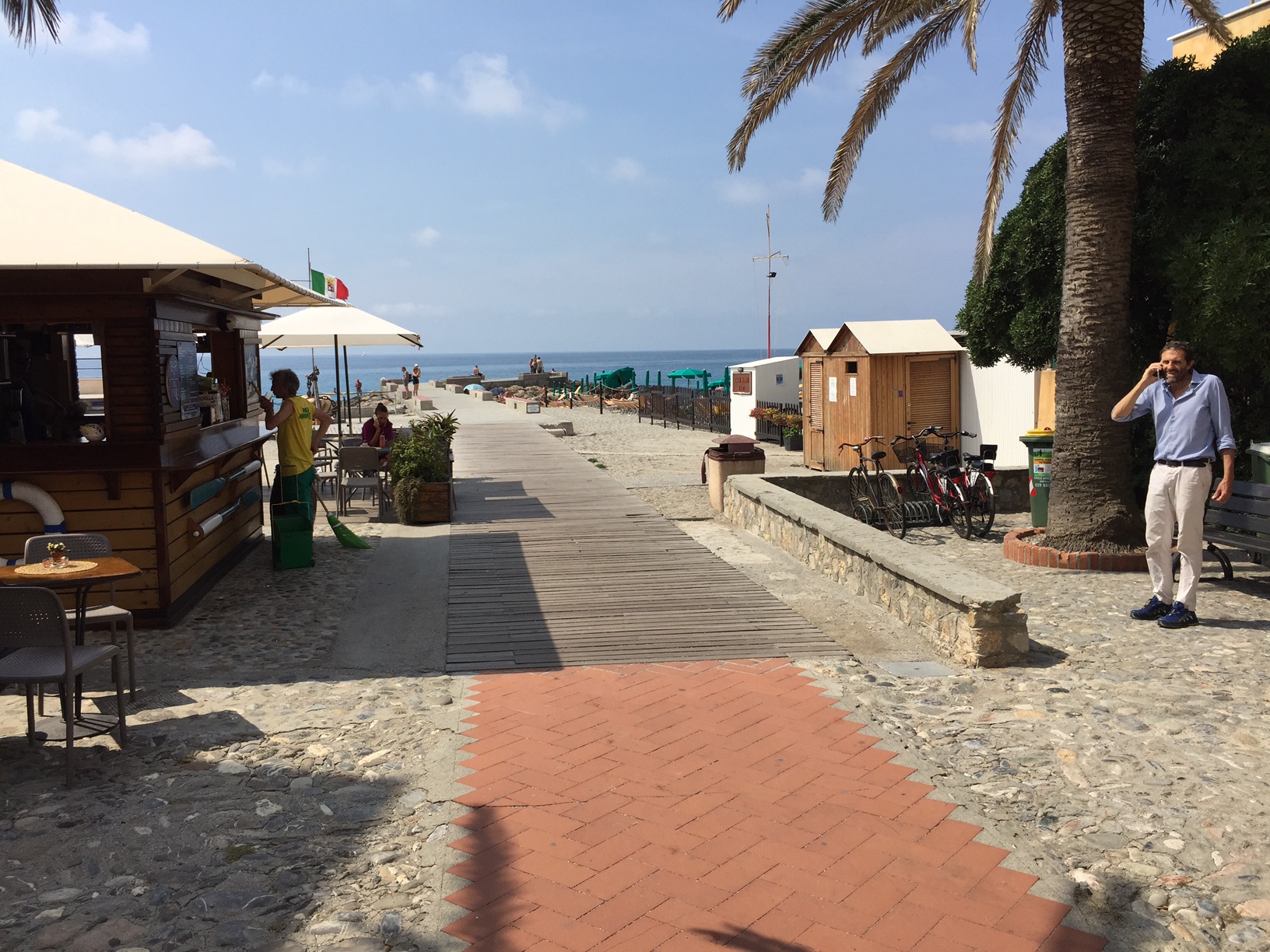 Spiagge, turismo e il futuro della città: Live Road fa tappa a Finale Ligure