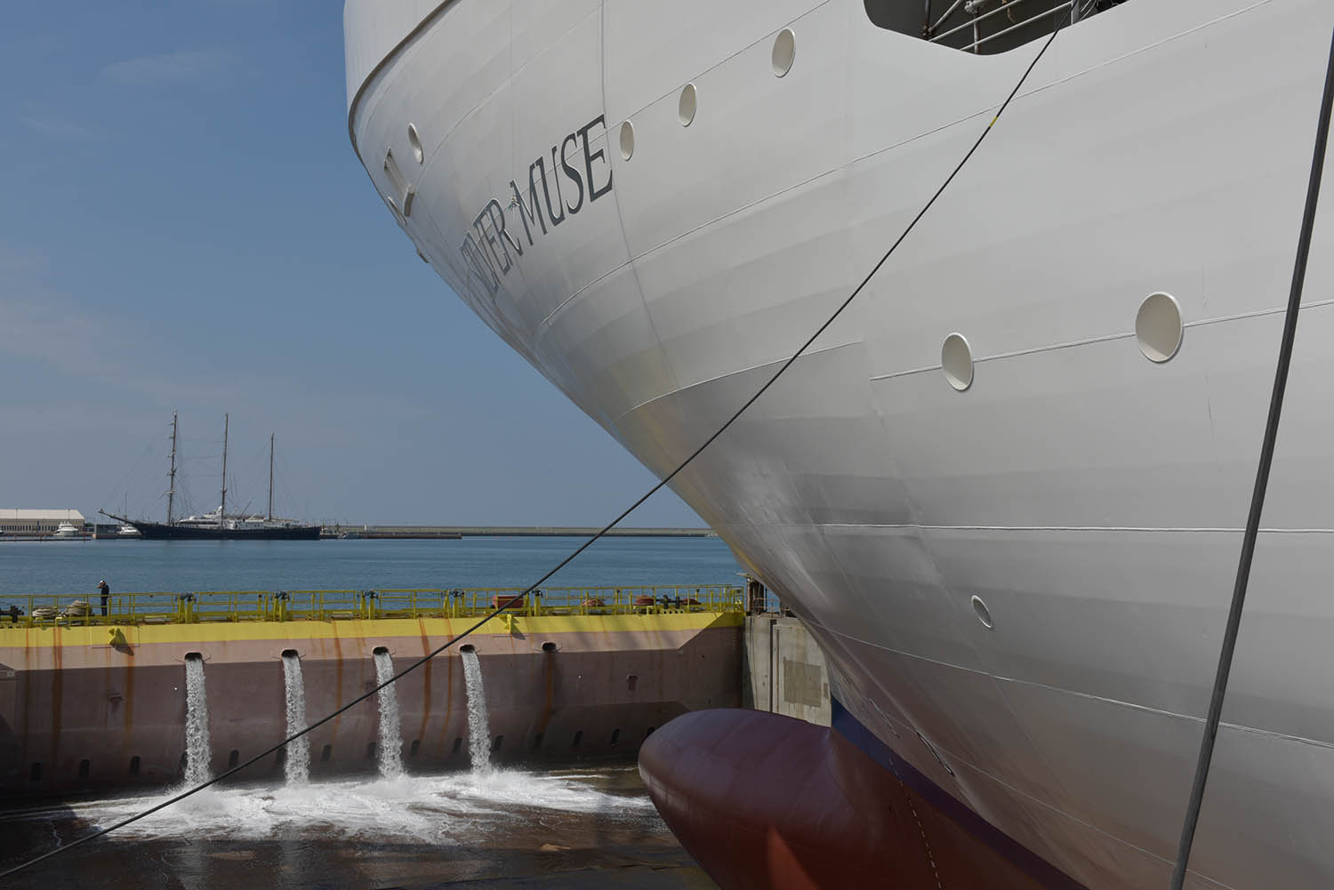 Fincantieri, varata a Sestri Ponente la nave da crociera extra lusso 