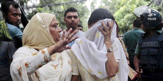 Attentato in Bangladesh, omaggio della premier alle vittime