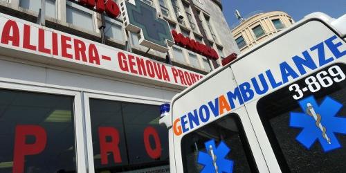 Perquisizione al Galliera, sequestrato coltello a serramanico 