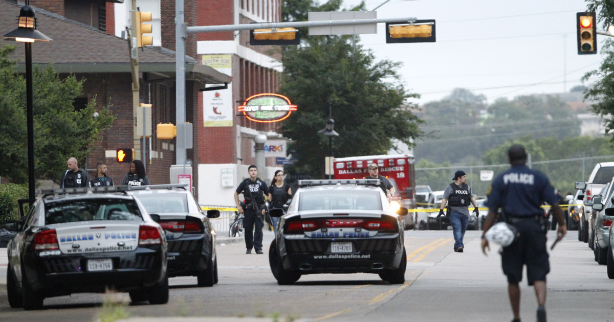 Dallas, protesta contro afroamericani uccisi, assassinati 4 poliziotti