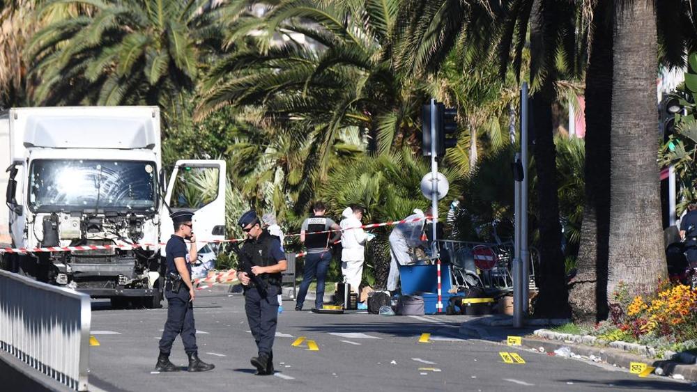 Strage a Nizza, ad Imperia serrande abbassate in segno di lutto