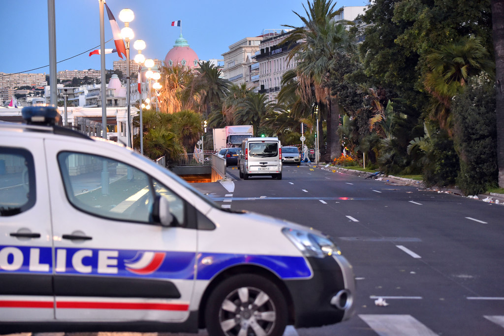 Strage Nizza, sulle vetrine di Ventimiglia 'Je suis Nice et la France' 