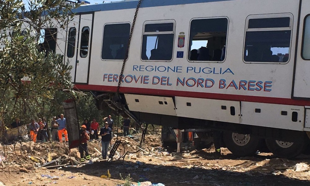 Scontro tra treni in Puglia, i pm vogliono esaminare i contratti di concessione 