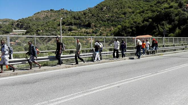 Migranti a Ventimiglia, 20 persone lasciano il centro del Parco Roja