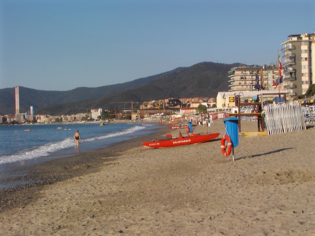 Rapina bagnante in spiaggia a Savona, arrestato