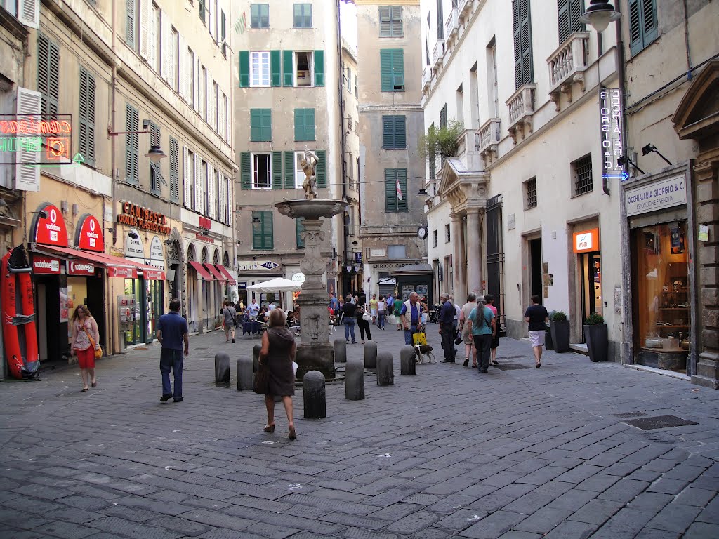 'Live on the road' nel centro storico di Genova, alla scoperta di Campetto e Soziglia