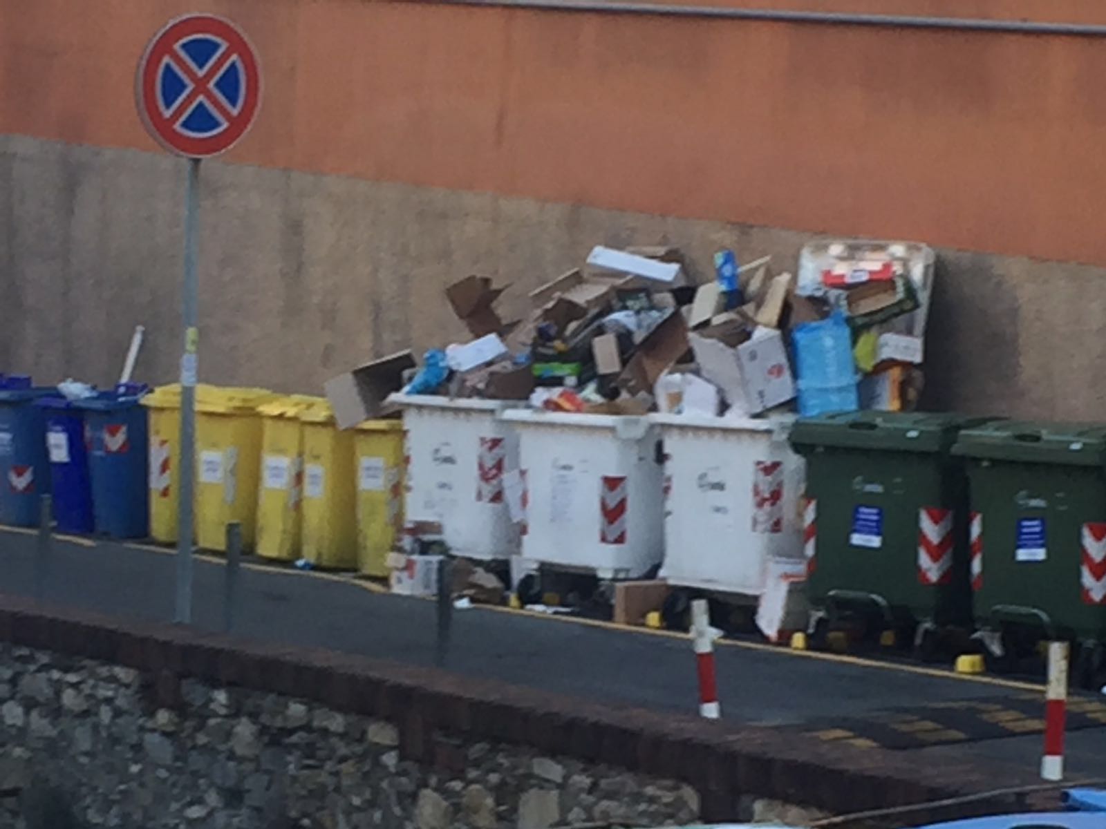 Boccadasse, nella cartolina di Genova ecco la rumenta a cielo aperto