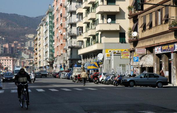 Fuga di gas in corso De Stefanis, cinquanta persone evacuate 