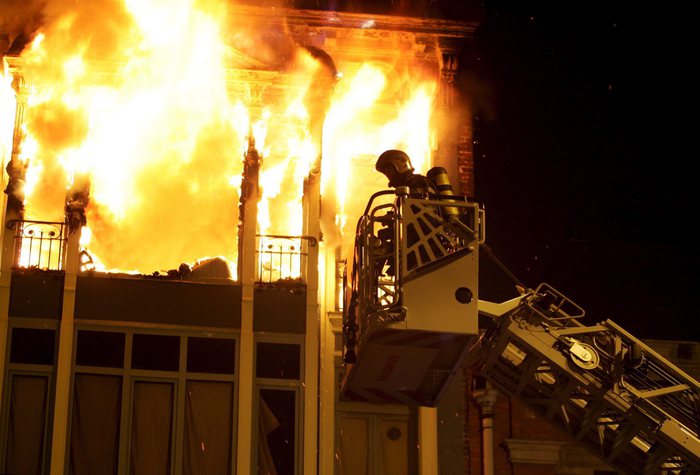 Scoppia incendio in un bar a Rouen, 13 morti e sei feriti