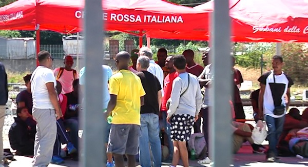 Migranti, la Croce Rossa vara il 'cerca persona' 