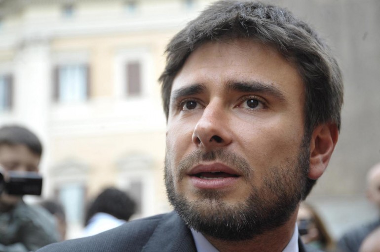 Referendum, Di Battista arriva a Varazze con il suo tour per il No