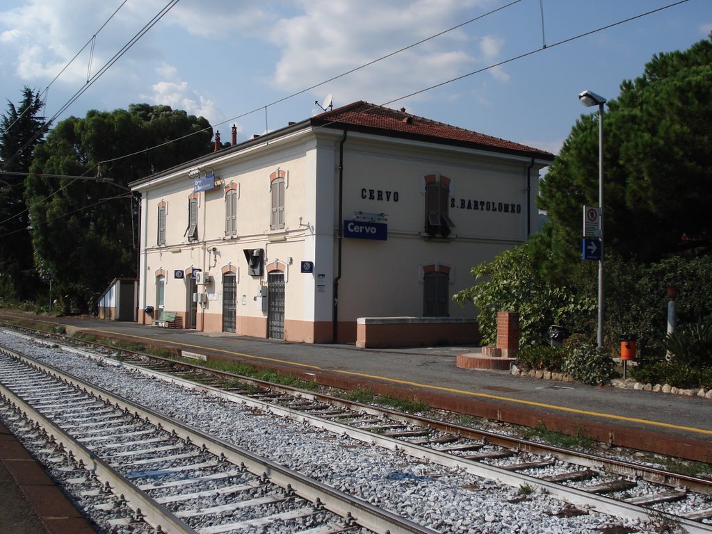 Insultato e preso a pugni capotreno per aver sorpreso tre persone senza biglietto