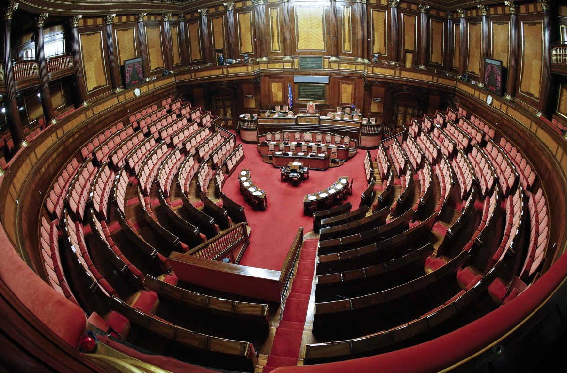  Tra Renzi e il Senato c'è' anche il non voto