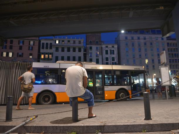 Maxi rissa sul bus a Sestri Ponente: coinvolti 20 sudamericani, 4 denunce