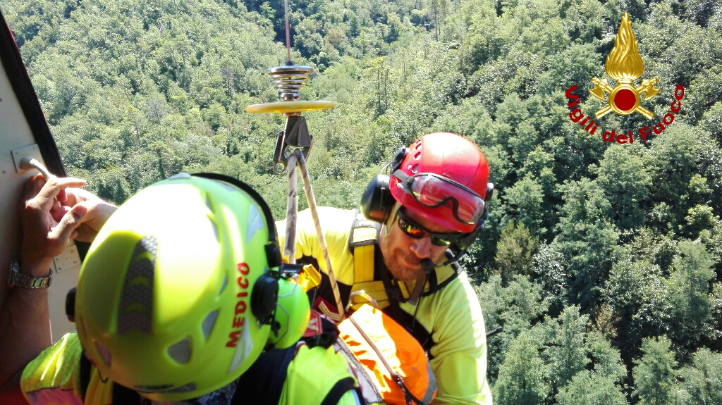 Turista cade durante un'escursione, recuperata con l'elicottero