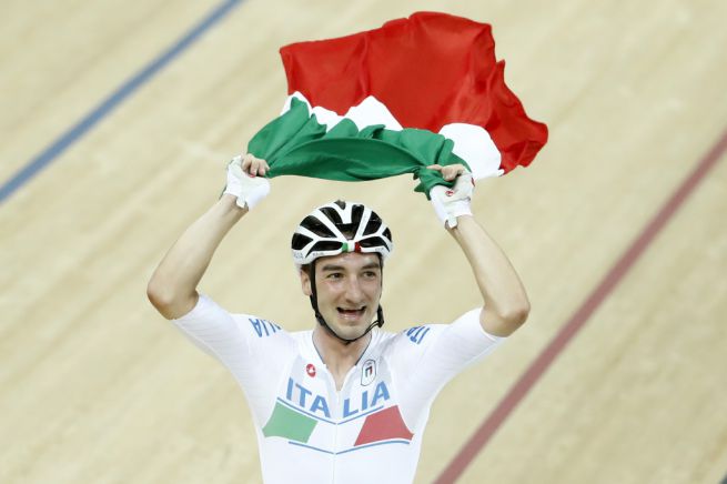 Rio 2016, Viviani è d'oro nel ciclismo su pista, la Bruni d'argento nel nuoto di fondo