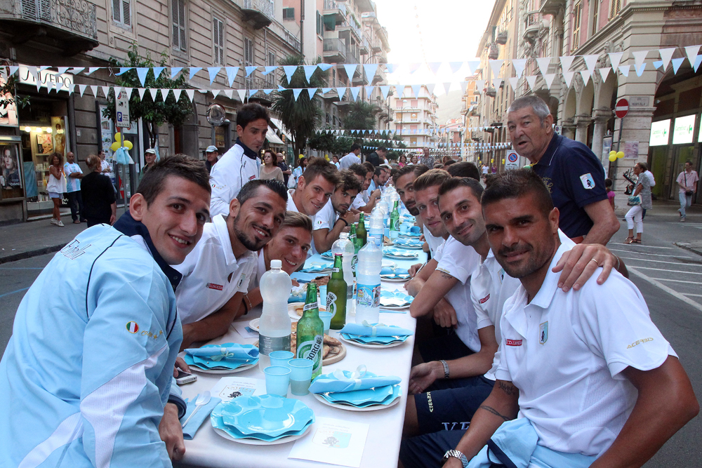 L'Entella sfila alla 'Grande Abbuffata' e raccoglie fondi per il Gaslini 