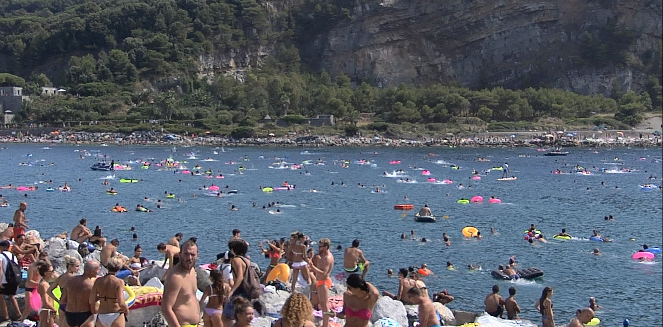 Piscina Naturale a Porto Venere, grande festa e migliaia di partecipanti