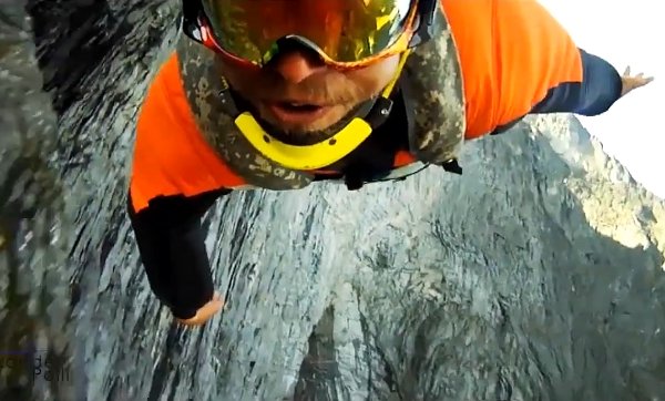 Si schianta contro un albero durante un lancio, morto il base jumper Alexander Polli