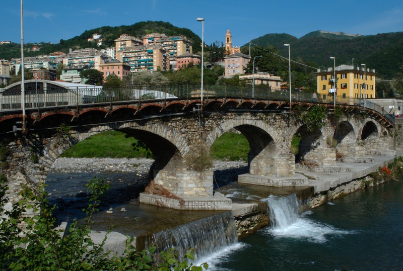 Rallentamenti in Lungobisagno per l'avaria di un autoarticolato