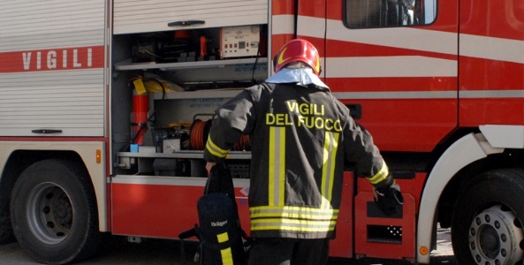 Fuoco in un appartamento, anziano e famiglia intossicati a Imperia