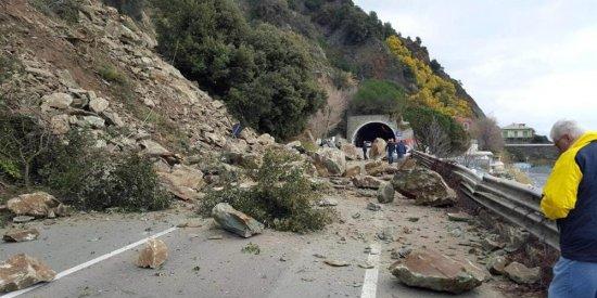 Frana di Arenzano, apertura di una corsia la prossima settimana