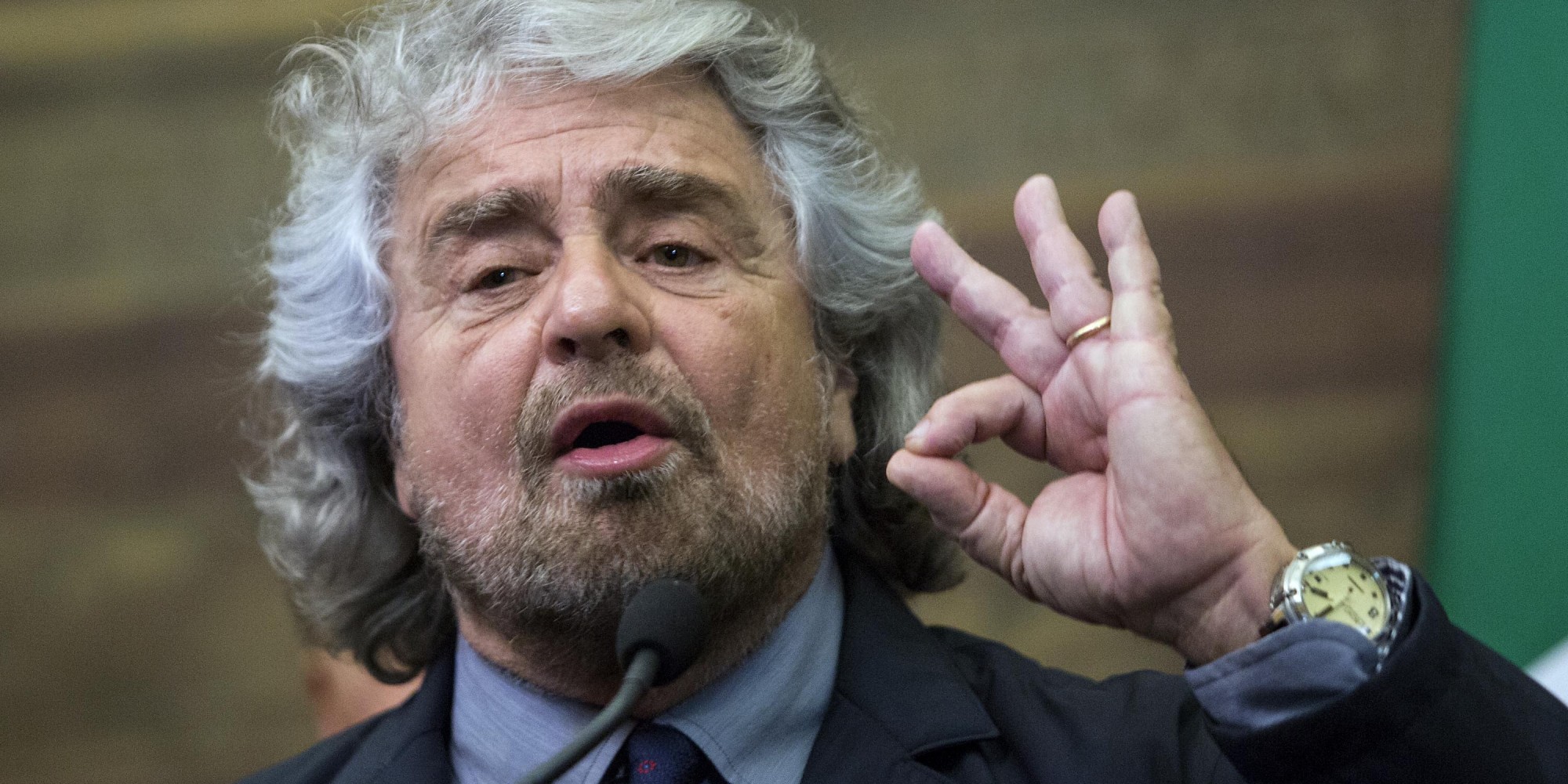 Grillo in un comizio a Nettuno: 