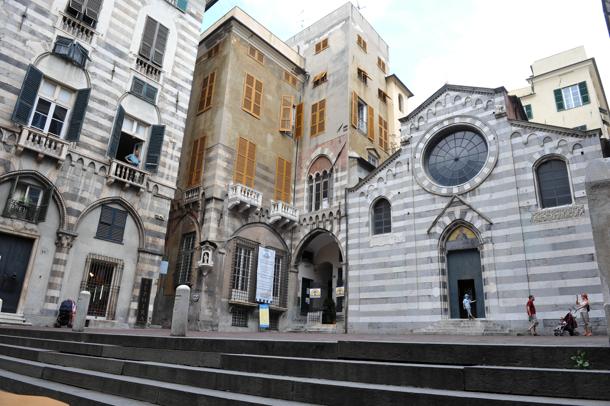 Live on the road in piazza San Matteo tra movida, degrado e rilancio turistico