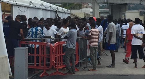 Migranti, non si placa l'emergenza a Ventimiglia: Parco Roja ancora sovraffollato