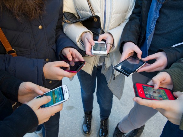 Censis, boom di smartphone e social: record di utenti su Internet