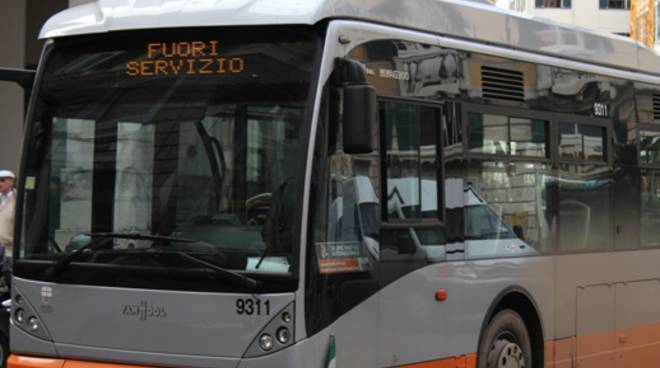 Autista Amt aggredito sul bus a Brignole, riconosciuto e denunciato il punkabbestia