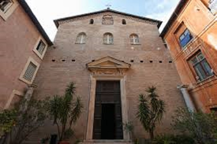 Roma, danneggiate due statue nella Basilica di Santa Pressade 