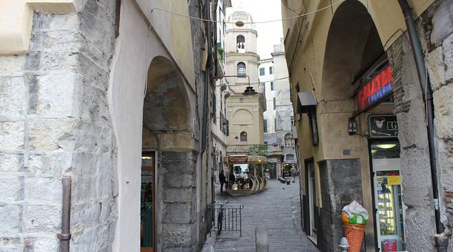 Centro storico, arrestato il rapinatore seriale delle catenine d'oro