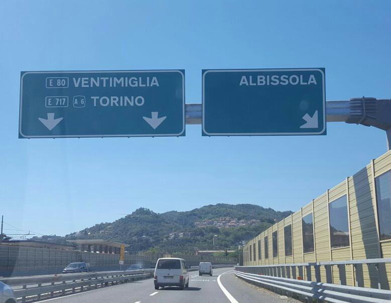 Errori nei cartelli autostradali sull'A10, Vaccarezza: 