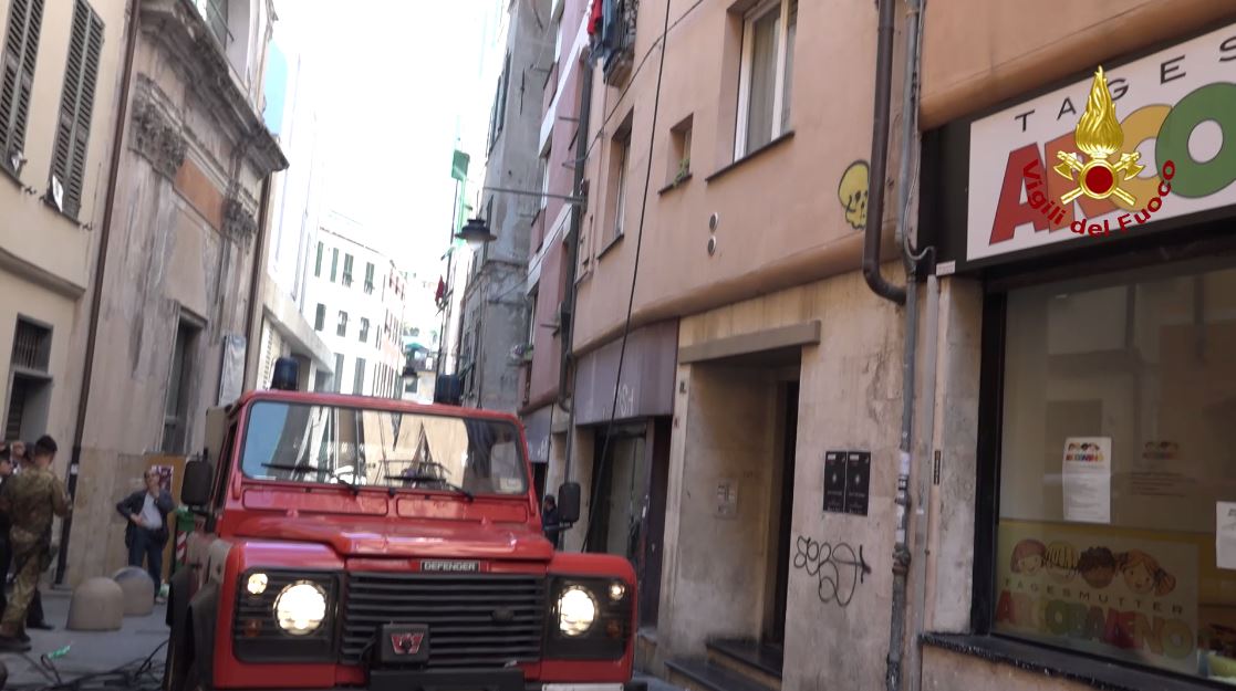 Centro storico, ancora un incendio: a fuoco una cucina in salita Prione